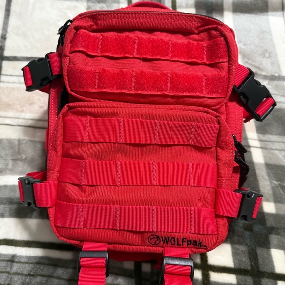Wolfpak red 9L mini backpack - Picture 1 of 6